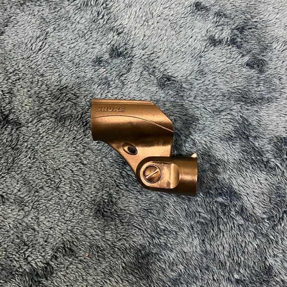 Shure WA371 Wireless Microphone Clip - Picture 1 of 2